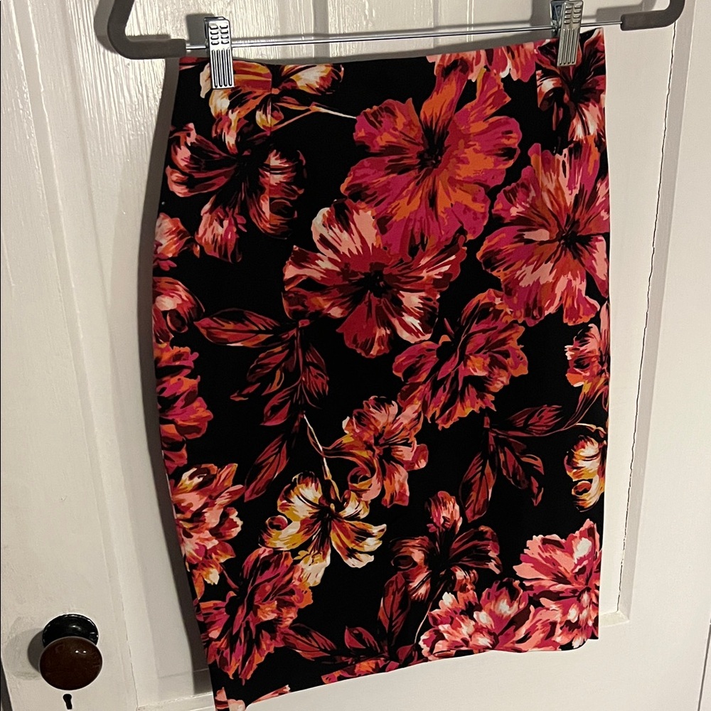 NWT - White House Black Market Skirt - Size 2